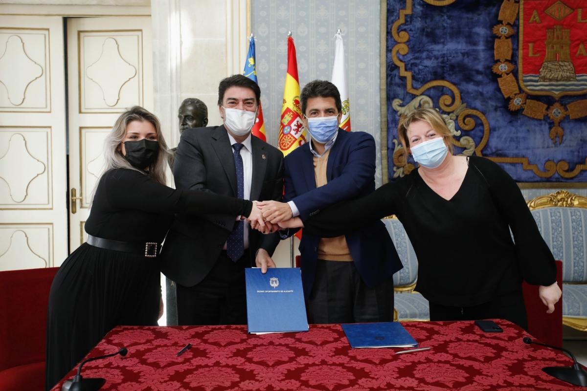 La vicealcaldesa de Alicante, Mari Carmen Sánchez; El Alcalde de Alicante, Luís Barcala; El Presidente de la Diputación de Alicante, Carlos Mazón, y la vicepresidenta provincial, Ana Serna.